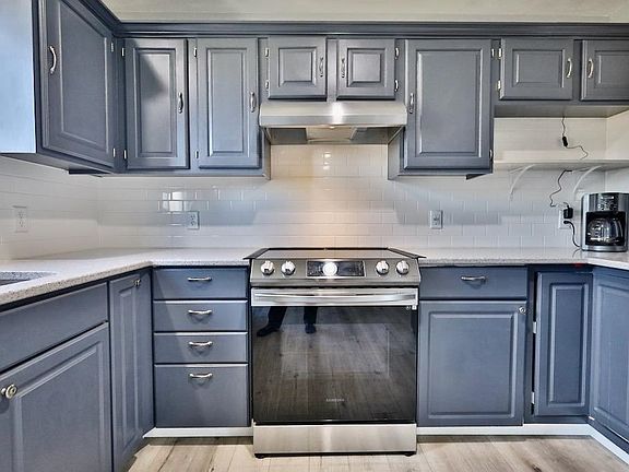 5th image of 500 Woodstock Cir
