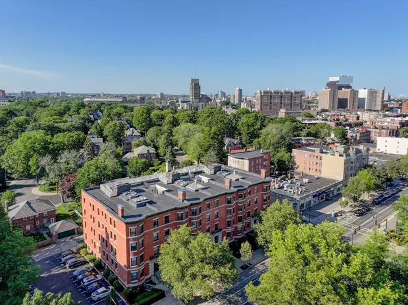 1064 Beacon St APT 12A, Brookline, MA 02446