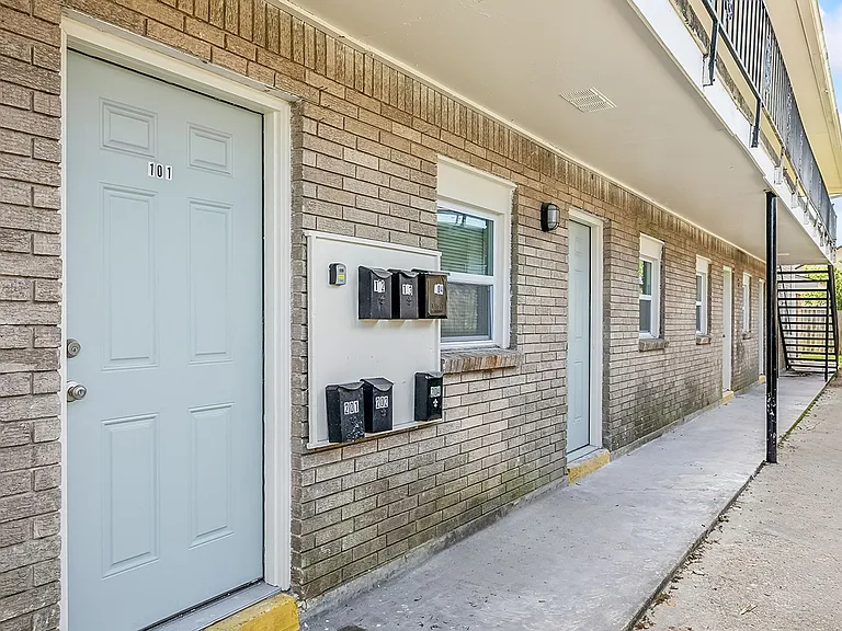 938 Brown Ave #103 — Photo 13