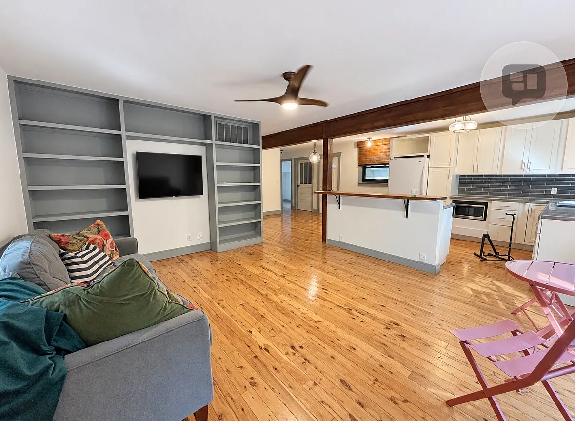 3 bed, 1604 sqft, $2,200 — Photo 2