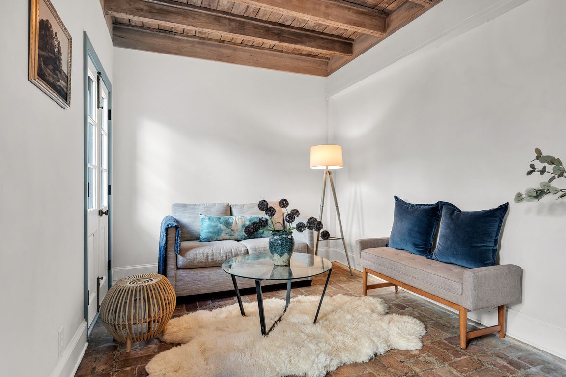 next background image