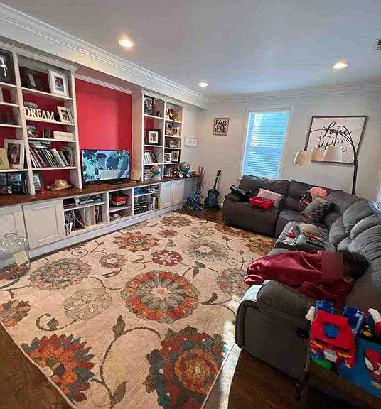 1614 Eastern Ave NE — Photo 3