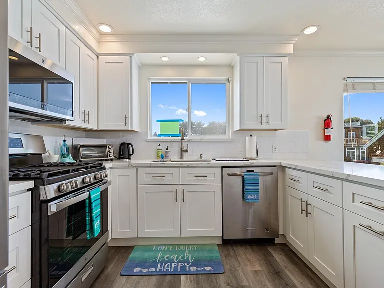 2124 W Cliff Dr — Photo 10