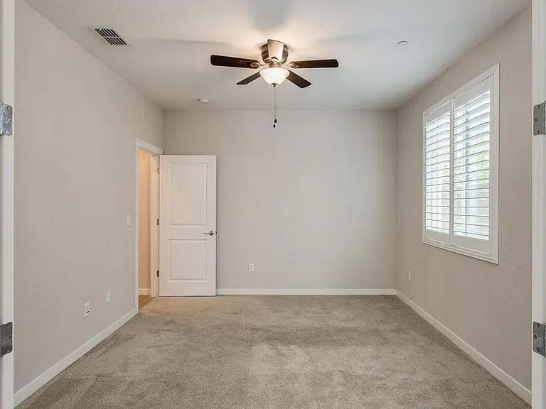 4821 Holden Dr — Photo 10