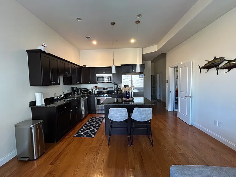 282 Maverick St #3 — Photo 4