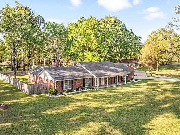 4th image of 3 Holly Ridge Dr