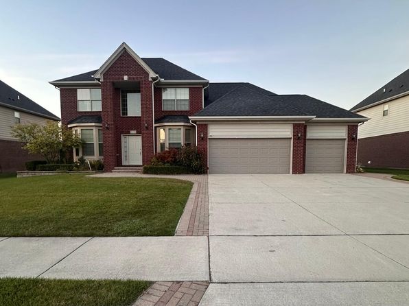2153 Bridle Path