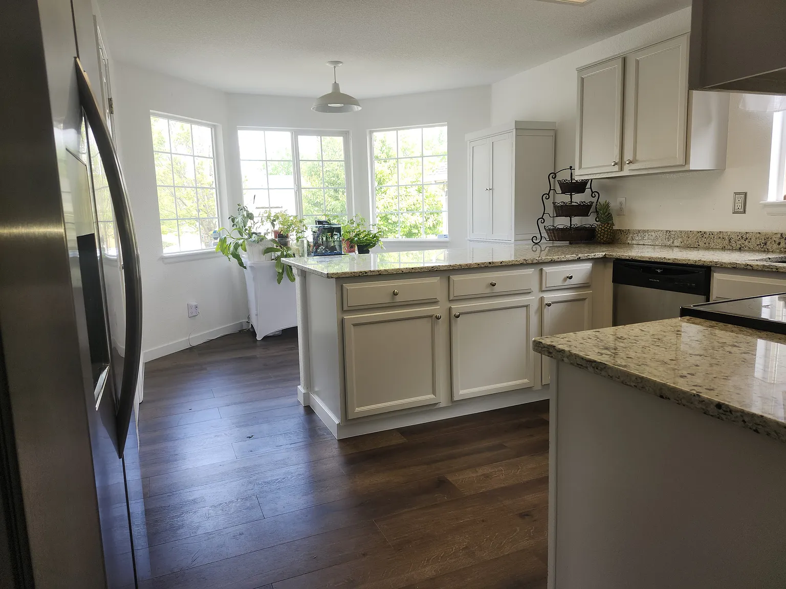 4 bed, 3.5 bath, 2633 sqft, $3,195 — Photo 2