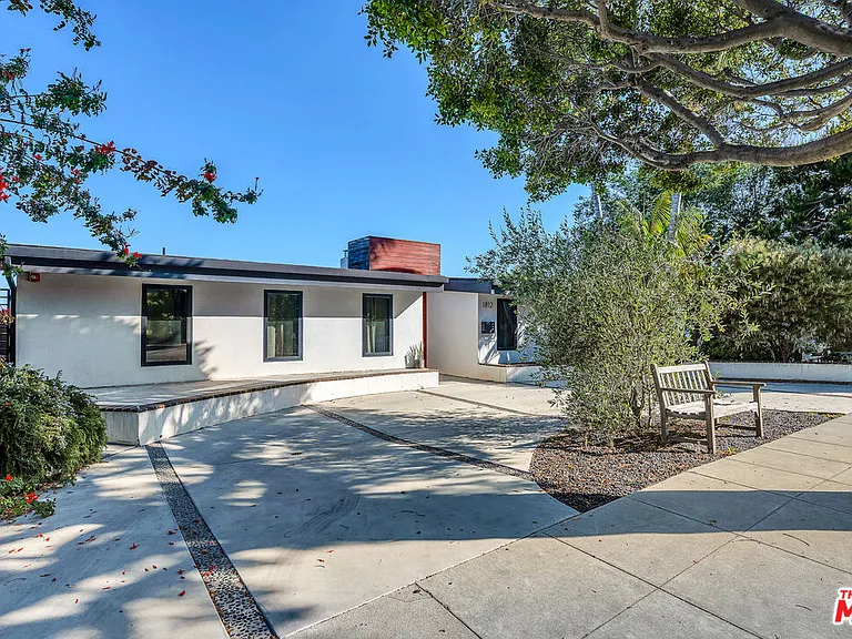 1812 Navy St — Photo 3