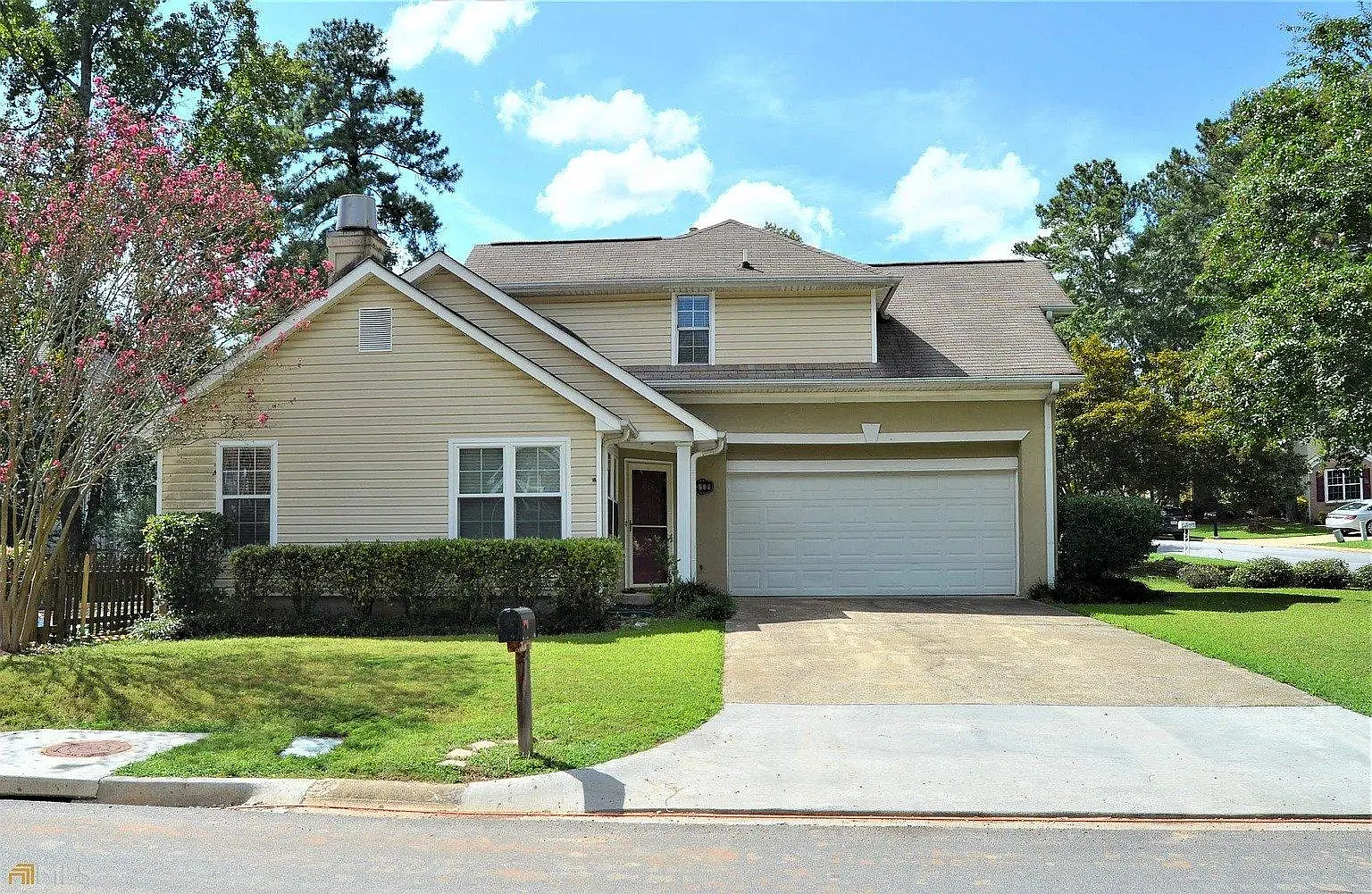 3 bed, 1302 sqft, $2,200 — Photo 1
