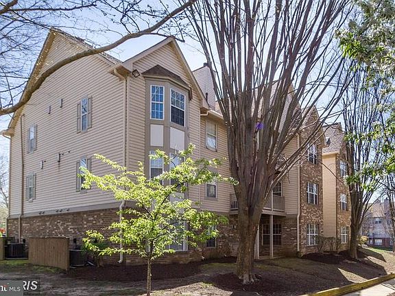 4th image of 9815 Lake Pointe Court #104