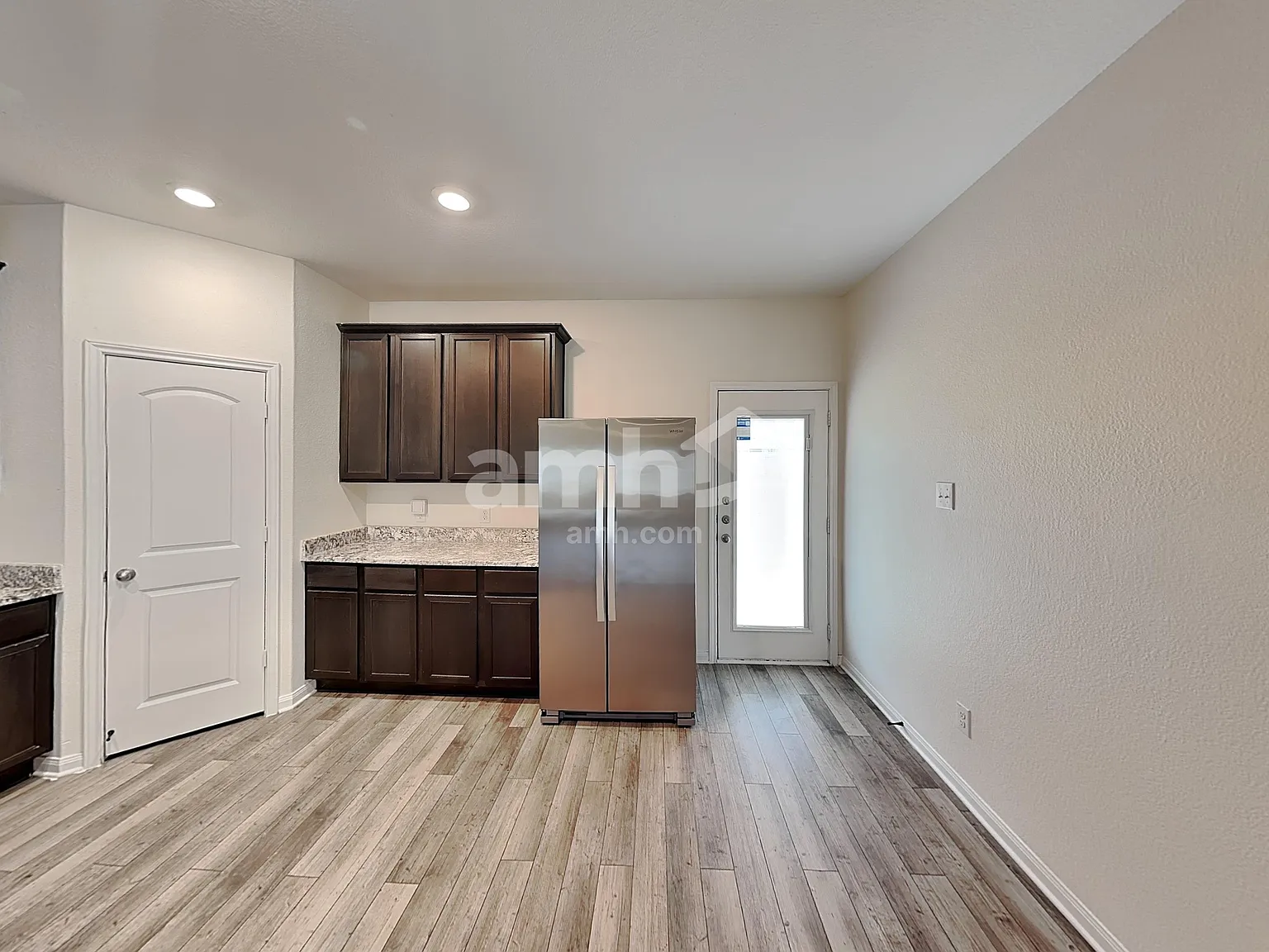 5 bed, 2.5 bath, 2543 sqft, $2,330 — Photo 4