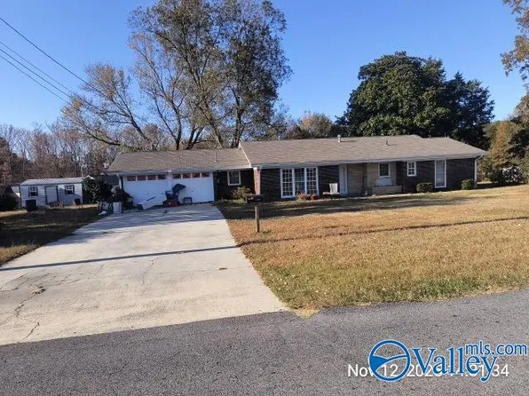 1507 Highpoint Rd, Albertville, AL 35950