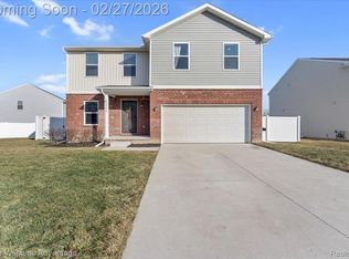 8784 W Park Ridge Cir, Newport, MI 48166