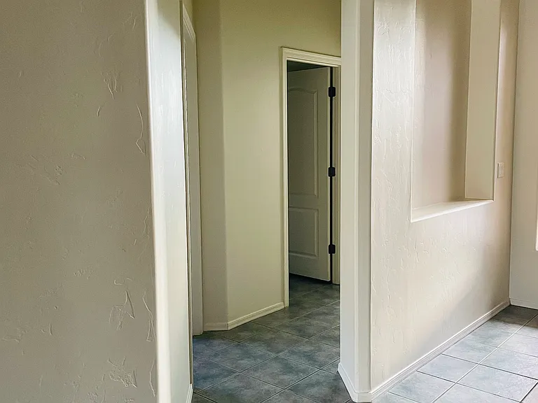 10417 S Avenger Ln — Photo 3