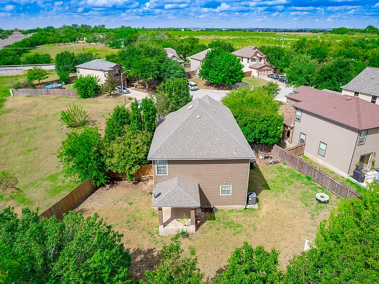 141 Clover Cv — Photo 52