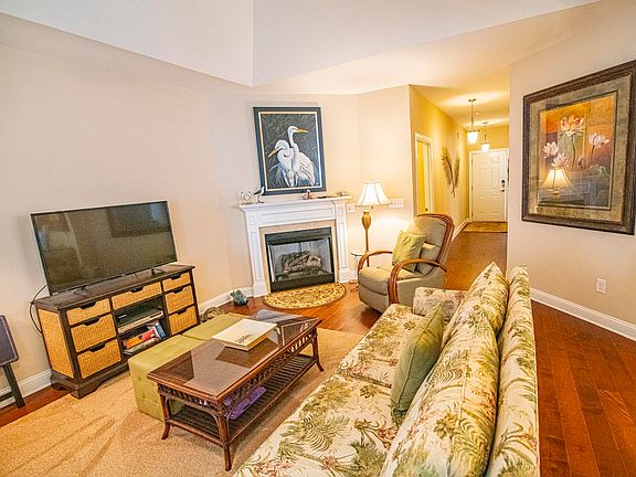 4th image of 436 Arlington Circle