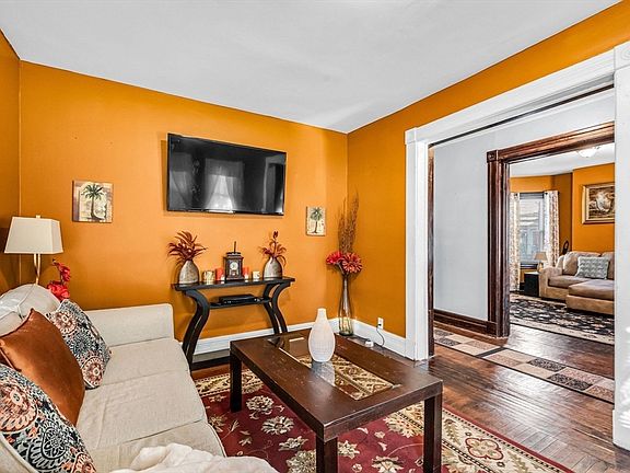 5th image of 166 Westminster St