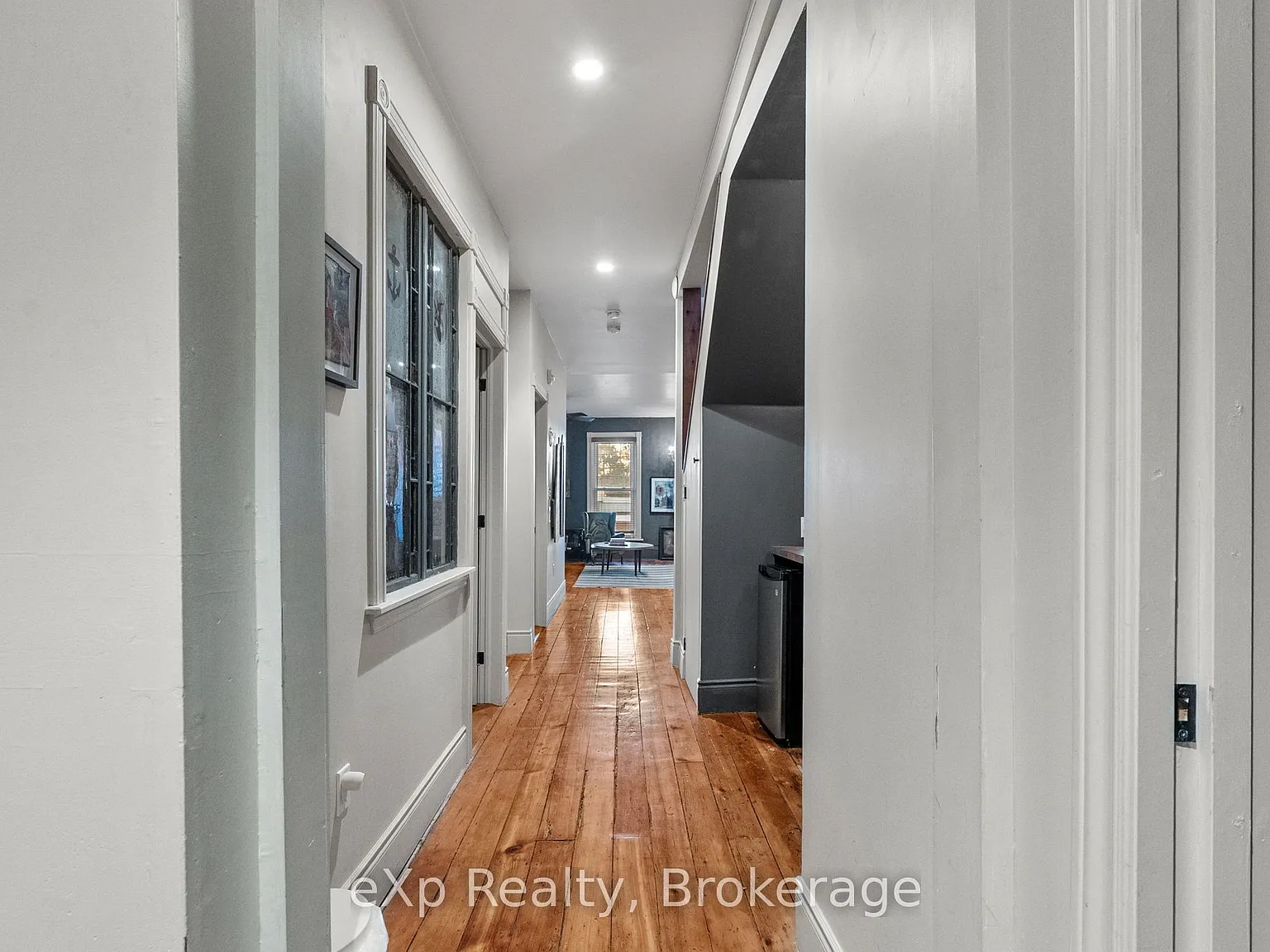 94 Wellington St — Photo 1