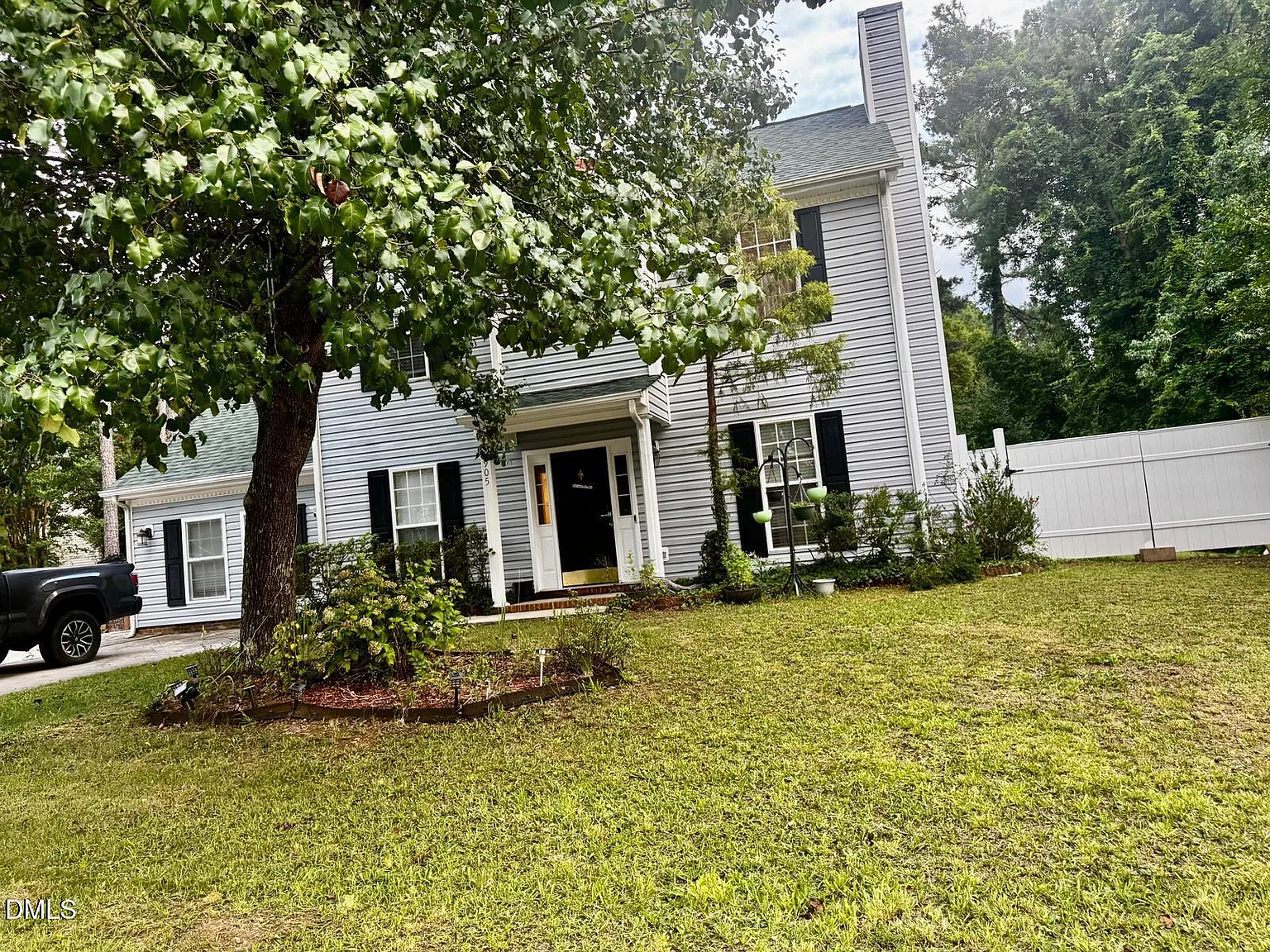4 bed, 2.5 bath, $2,800 — Photo 2