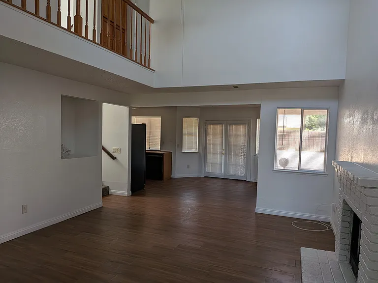 1008 Mable Ave — Photo 4
