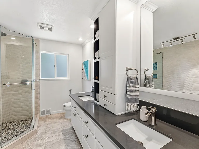 3072 Latham Ln — Photo 5