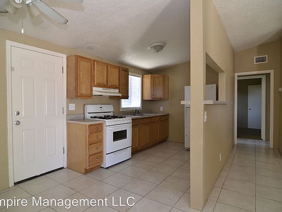 3rd image of 1904 S Campbell Ave Unit 1