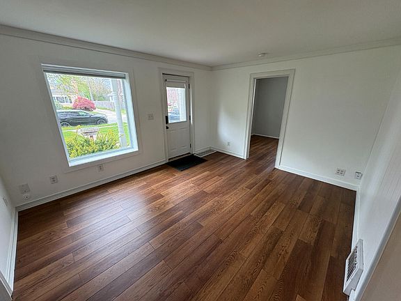 4th image of 1410 W Union St