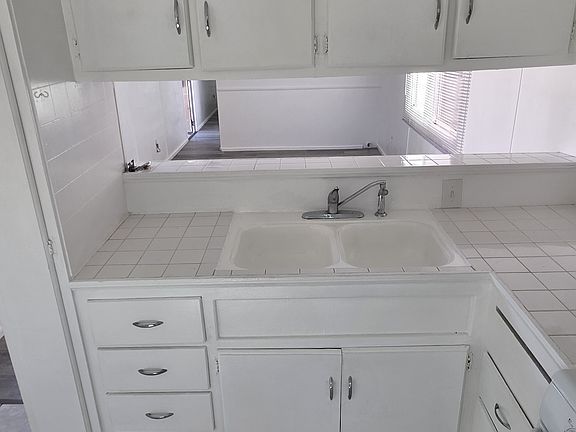 3rd image of 501 S Mistletoe Ave #32