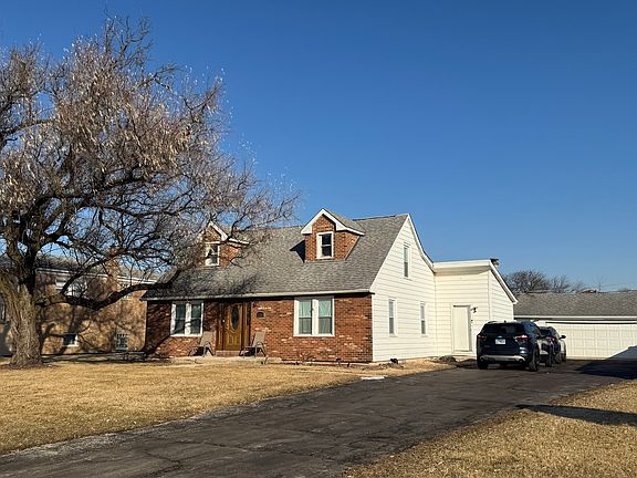 3rd image of 7700 W 83rd St