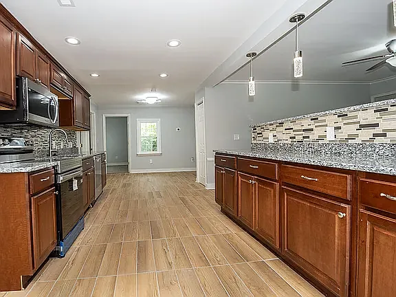 10539 Greenwood Rd — Photo 4