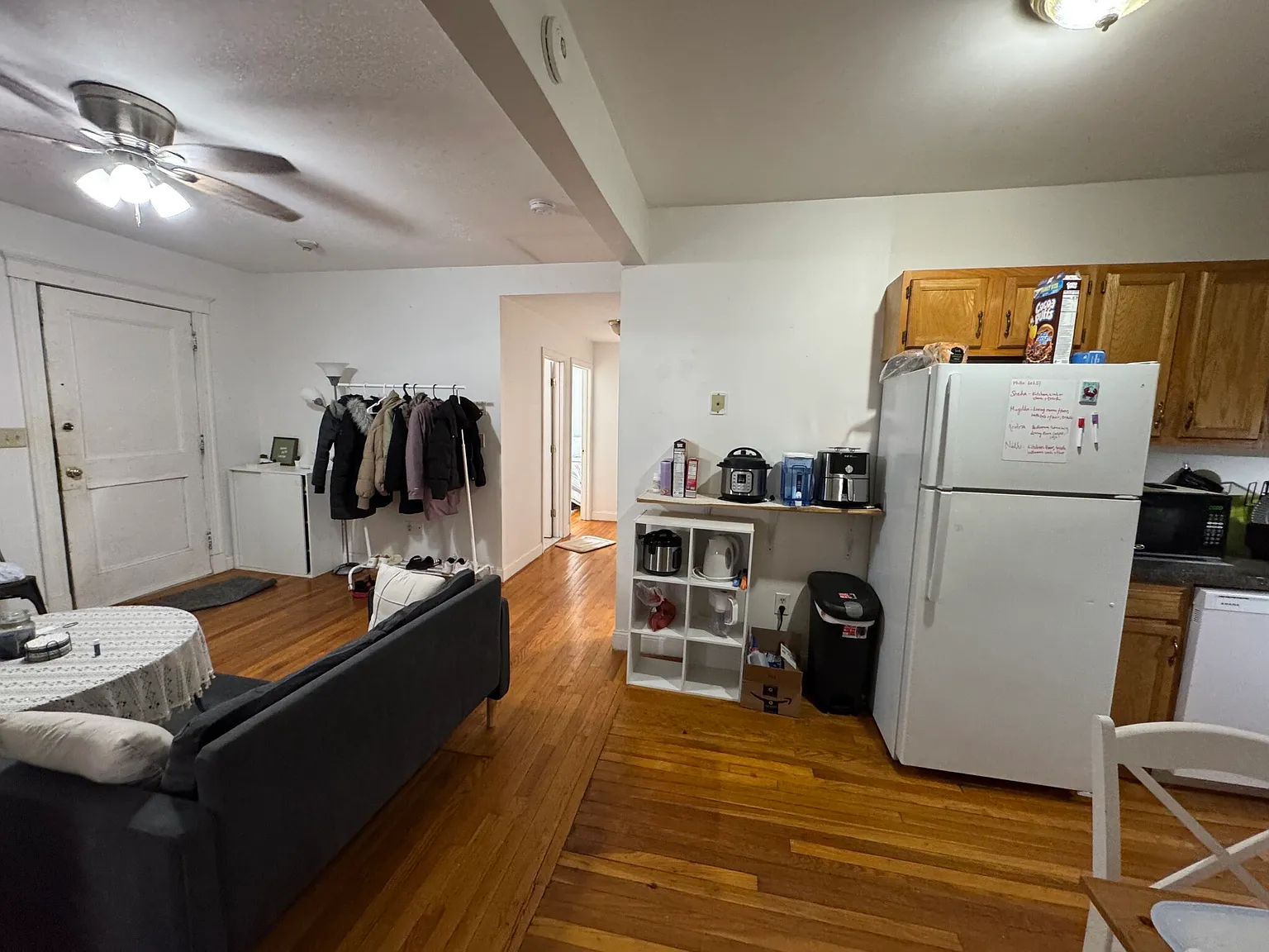 4 bed, 9999 sqft, $3,650 — Photo 2