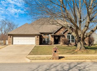 6588 W Silverthorne Rd, Fayetteville, AR 72704