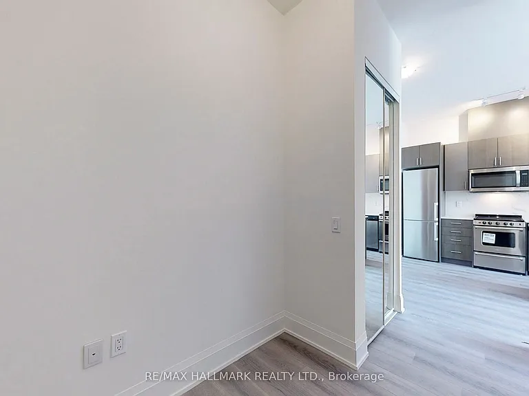 509 Dundas St W #806 — Photo 24