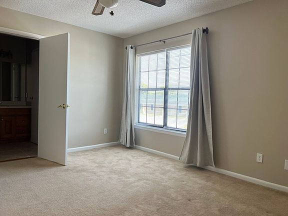 2nd image of 1514 Manor Dr NE