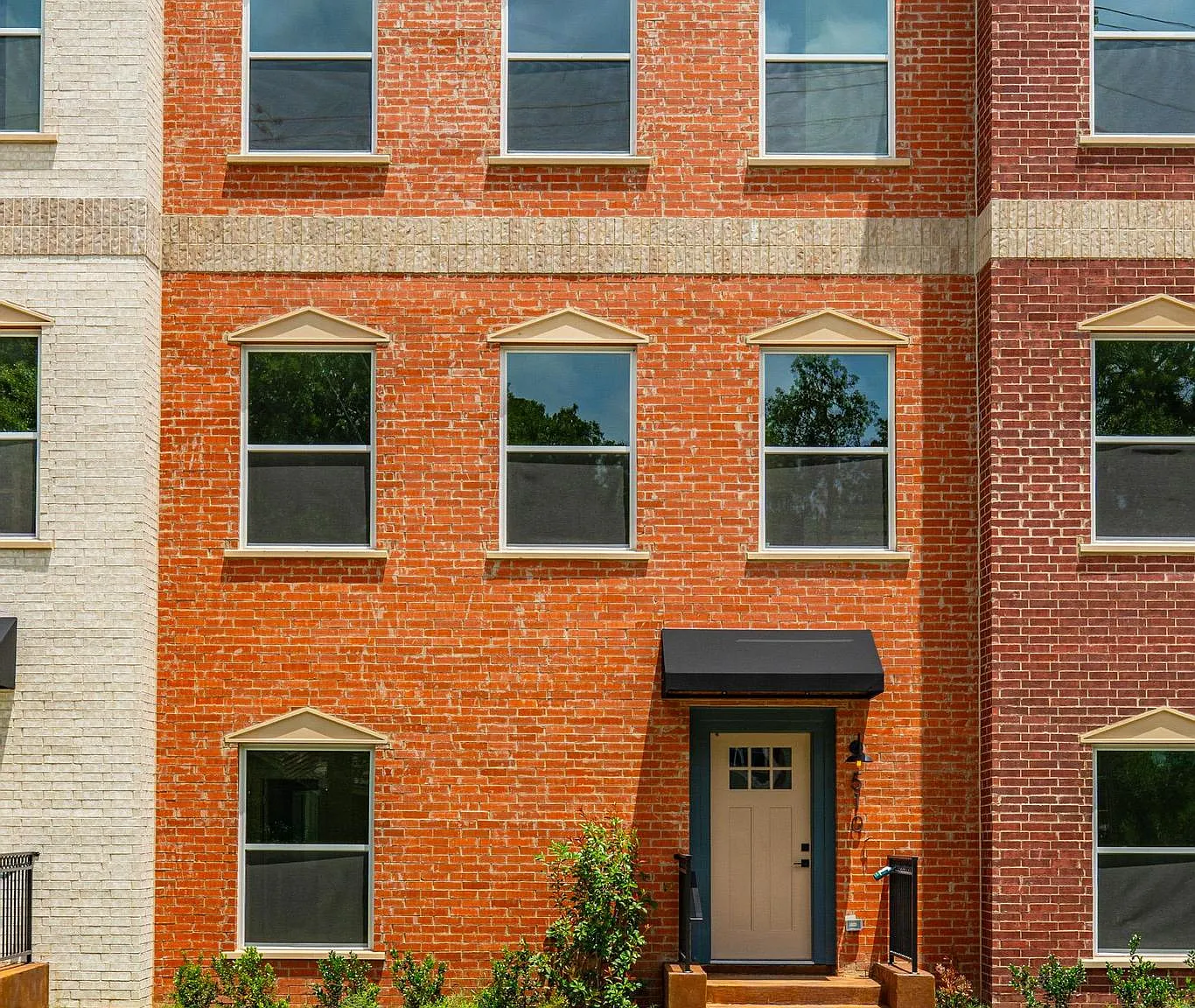 3 bed, 2244 sqft, $3,100 — Photo 1