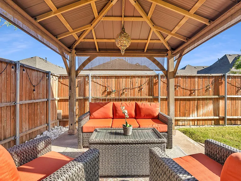 5520 Palisades Dr — Photo 37