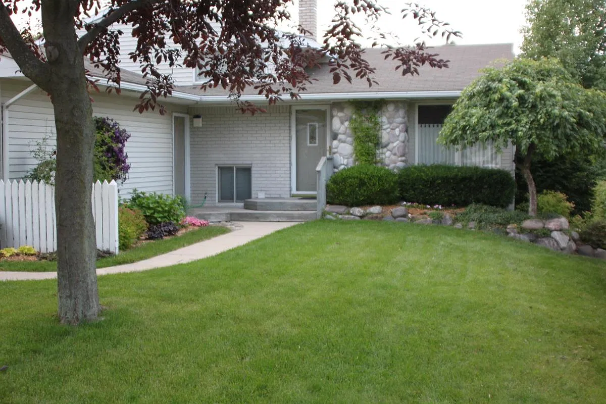 2347 Liverpool Street — Photo 1