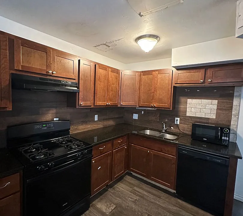 320 E Edwards St #4