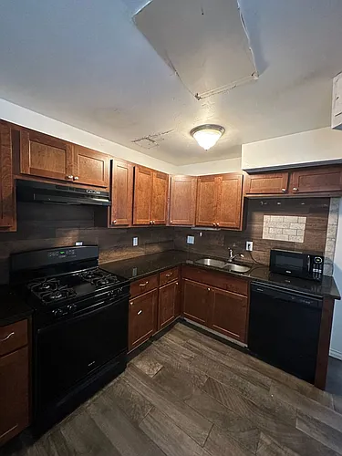 320 E Edwards St Photo 1