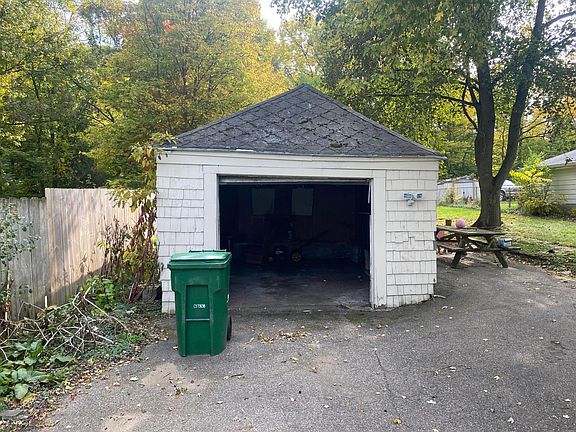 5th image of 26 Goodale Ave E
