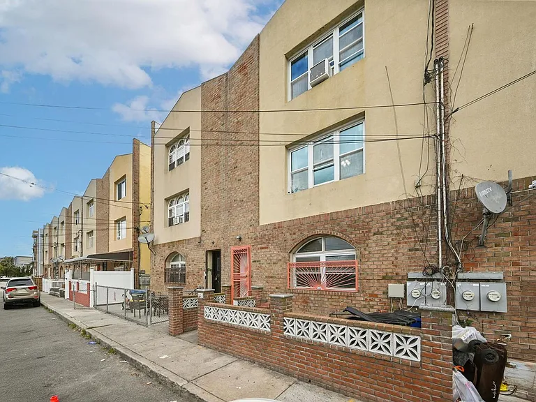 124 Beach 27 St — Photo 14