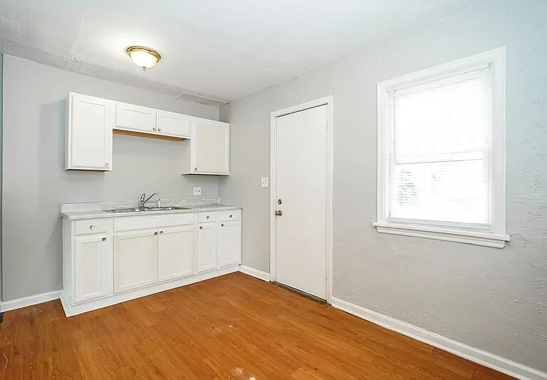 1732-1734 E Whittier St #1734 — Photo 7
