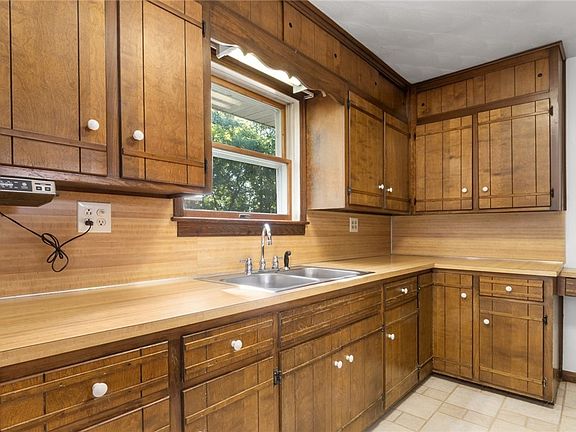 5th image of 320 Homestead Dr