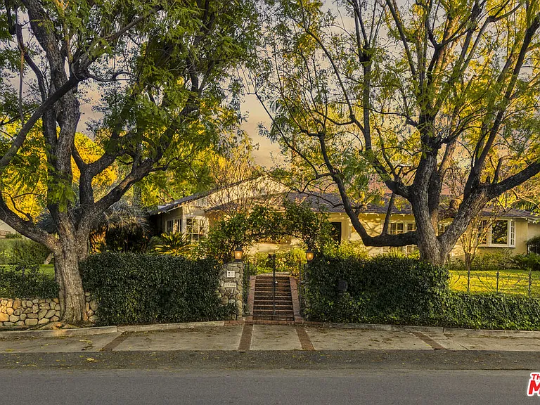 13166 Valley Vista Blvd — Photo 2