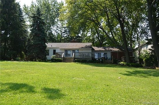 2nd image of 3432 Lexington Dr
