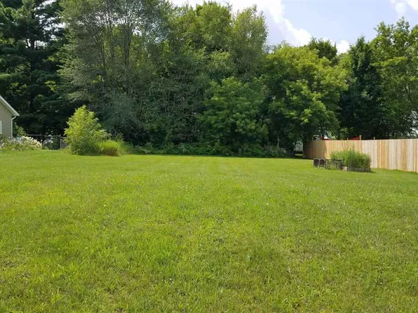 2412 Wild Rose Ct, Portage, WI 53901