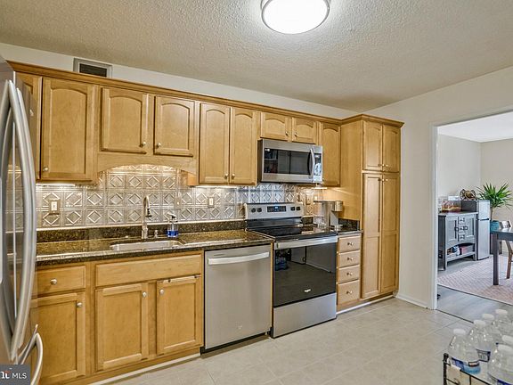 4th image of 309 Yoakum Pkwy APT 916