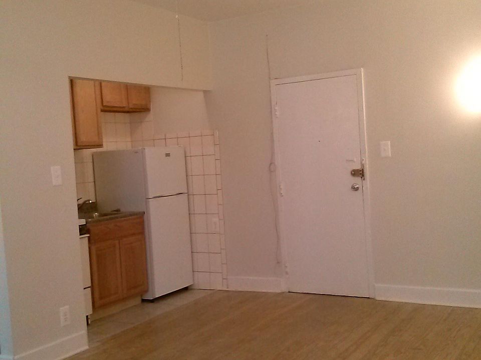 2nd image of 4913 W Belle Plaine Ave #1