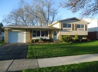 315 W Hintz Rd, Arlington Heights, IL 60004